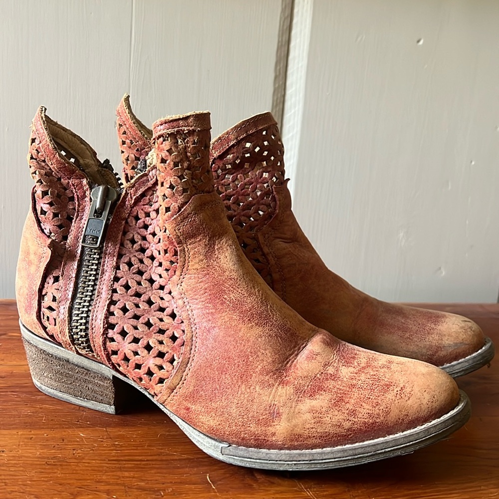Red Distressed Circle G Booties